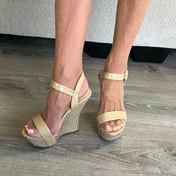 bucco Shoes - Patent leather wedge